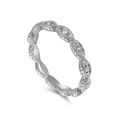 14K White Gold Diamond Bujukan Marquise Station Ring