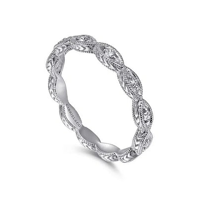 14K White Gold Diamond Bujukan Marquise Station Ring