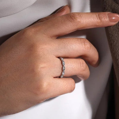 14K White Gold Diamond Bujukan Marquise Station Ring