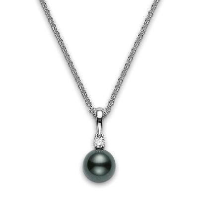 18kt necklace with Black Pearl and Diamond Necklace